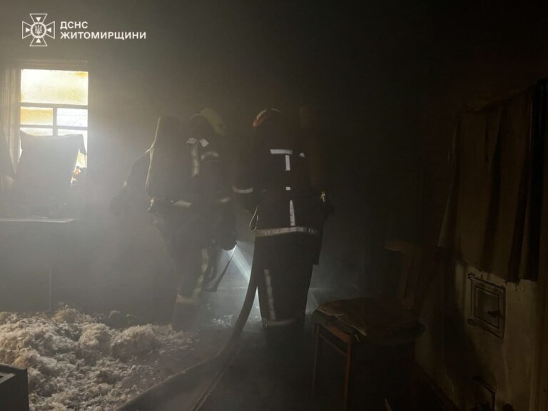 Під час гасіння пожежі у житловому будинку виявлено тіло жінки