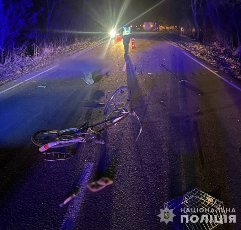 У Коростенському районі в ДТП загинув велосипедист: поліція проводить розслідування