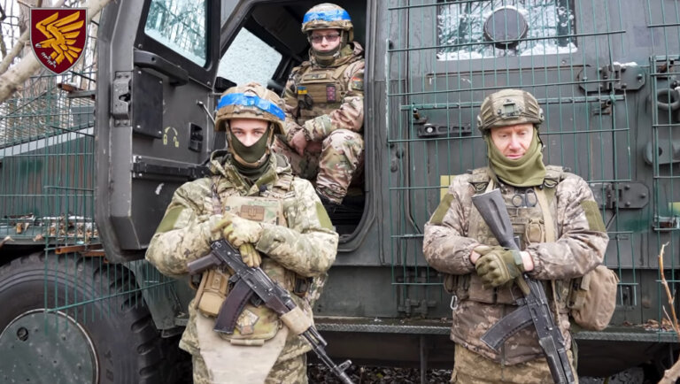 Житомирські десантники взяли в полон військового КНДР. Відео