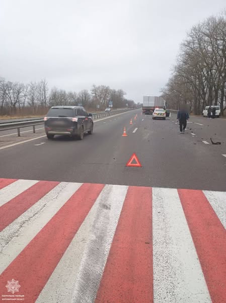 Внаслідок ДТП на трасі у Житомирському районі ускладнений рух транспорту