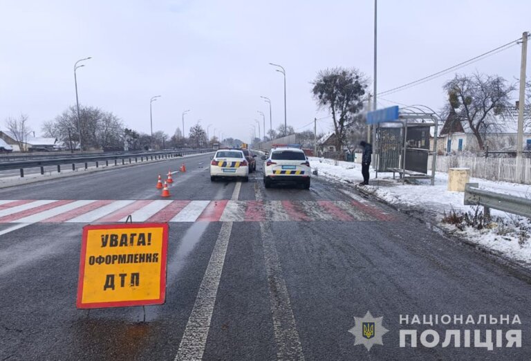 На трасі у Житомирській області зіткнулися Chevrolet та крісло колісне з електроприводом: 58-річний потерпілий потрапив до лікарні