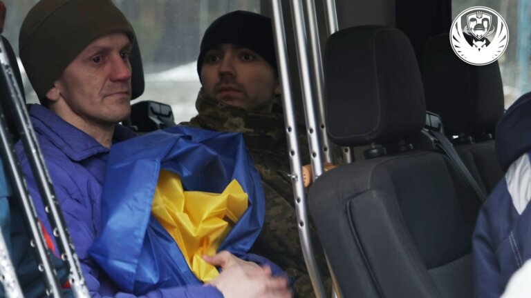 Ще 25 тяжкопоранених і важкохворих українських військовополонених повернулися додому з російської неволі