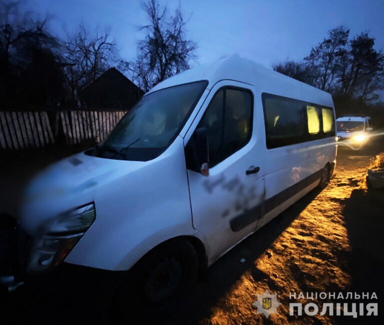 Під час суперечки у громаді Житомирської області 21-річний хлопець пошкодив жінці авто, йому загрожує до 5 років тюрми