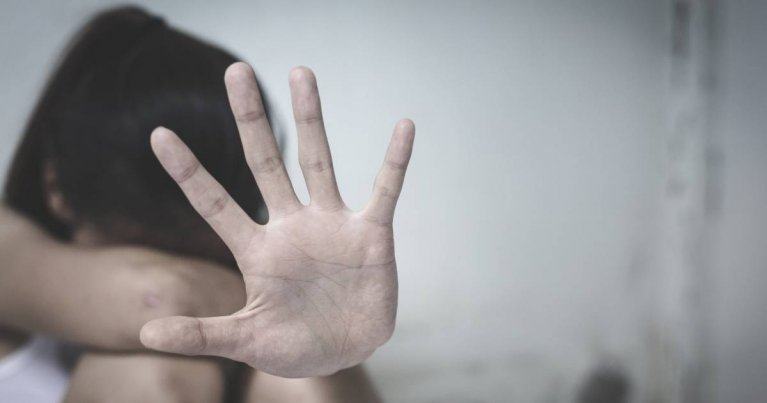 Жителя села Житомирської області, який пів року ґвалтував малолітню, взяли під варту