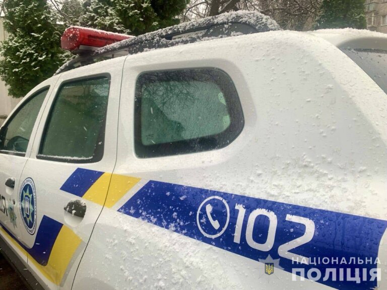 Любарські поліцейські виявили саморобну зброю під час реагування на домашнє насильство