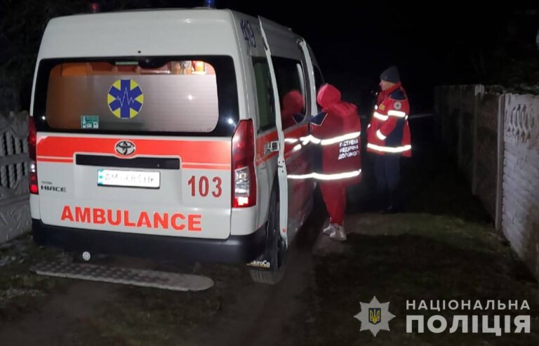Відвідини матері закінчилися вбивством: у селі Житомирського району чоловік смертельно травмував свою сестру, а потім ховався в лісі