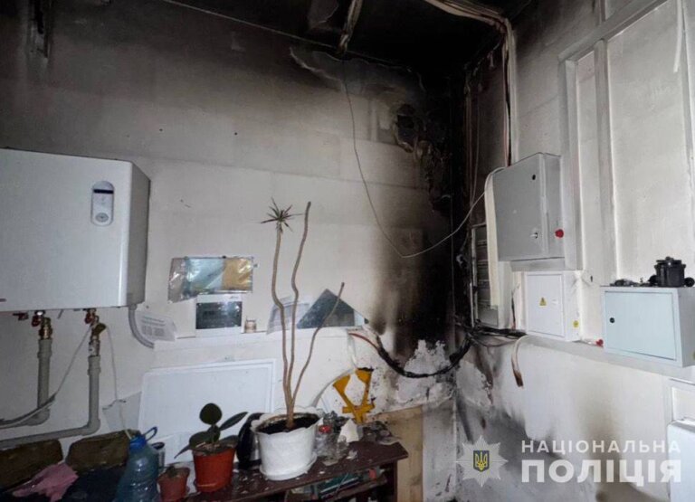 Поліцейські встановлюють причетних до підпалу адміністративного приміщення у Станишівській громаді