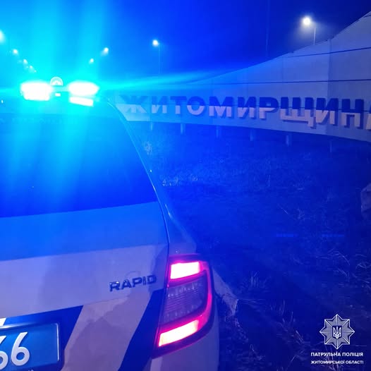 На вулиці Князів Острозьких у Житомирі патрульні зупинили п’яного водія Volvo і склали адмінпротоколи за порушення ПДР