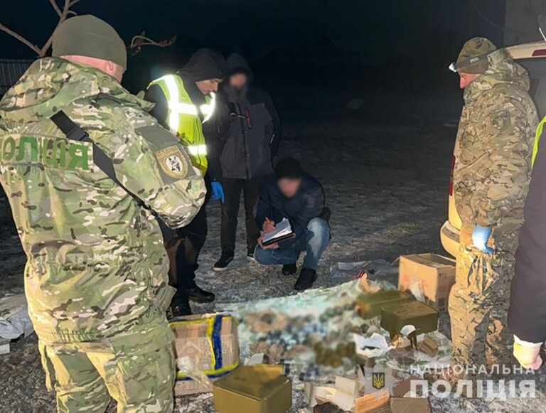 Чоловік поштою відправляв зброю та боєприпаси з Сумщини братові у Житомирську область
