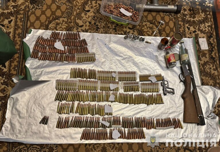 Під час 29 обшуків у Житомирській області вилучили майже 1,5 тисячі боєприпасів, 5 гранат та 11 одиниць вогнепальної зброї