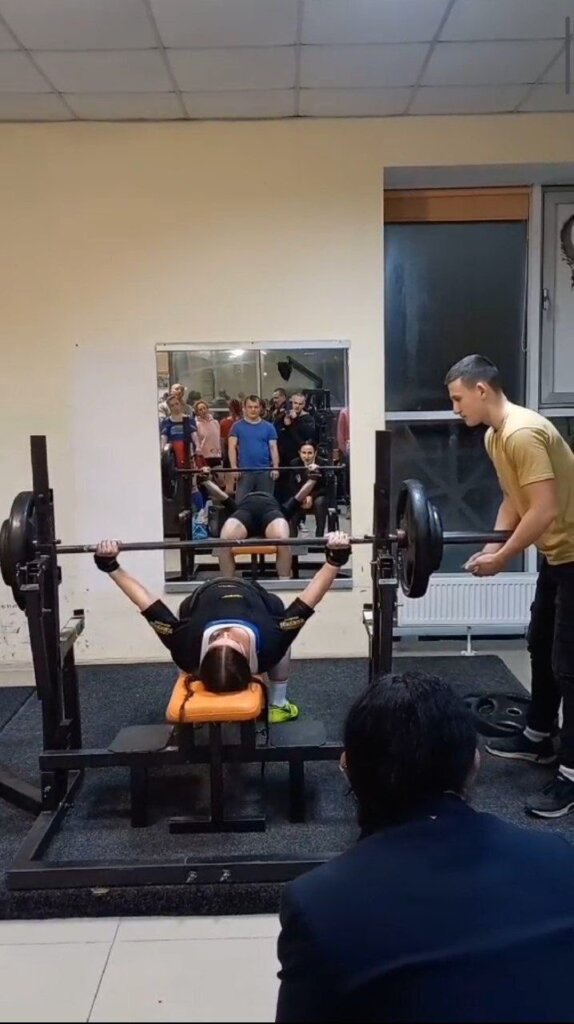 Єлизавета Свідерська здобула два «золота» на обласному чемпіонаті з пауерліфтингу у Житомирі