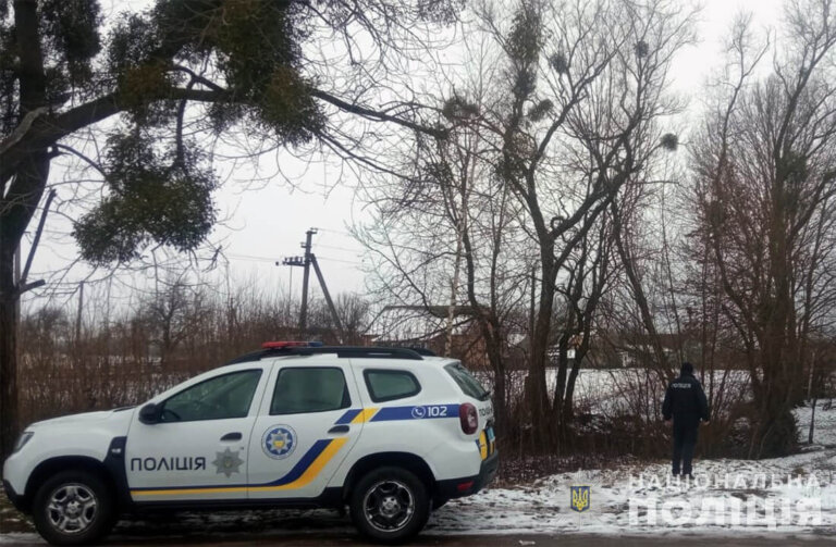 У Житомирській області під час суперечки за чаркою 50-річний господар кілька разів вдарив свого гостя по голові порцеляновою статуеткою, він помер у лікарні