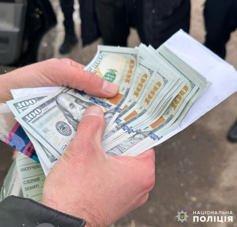 Обіцяли бронювання та закордонне відрядження: у Житомирі викрито злочинну схему ухилення від мобілізації