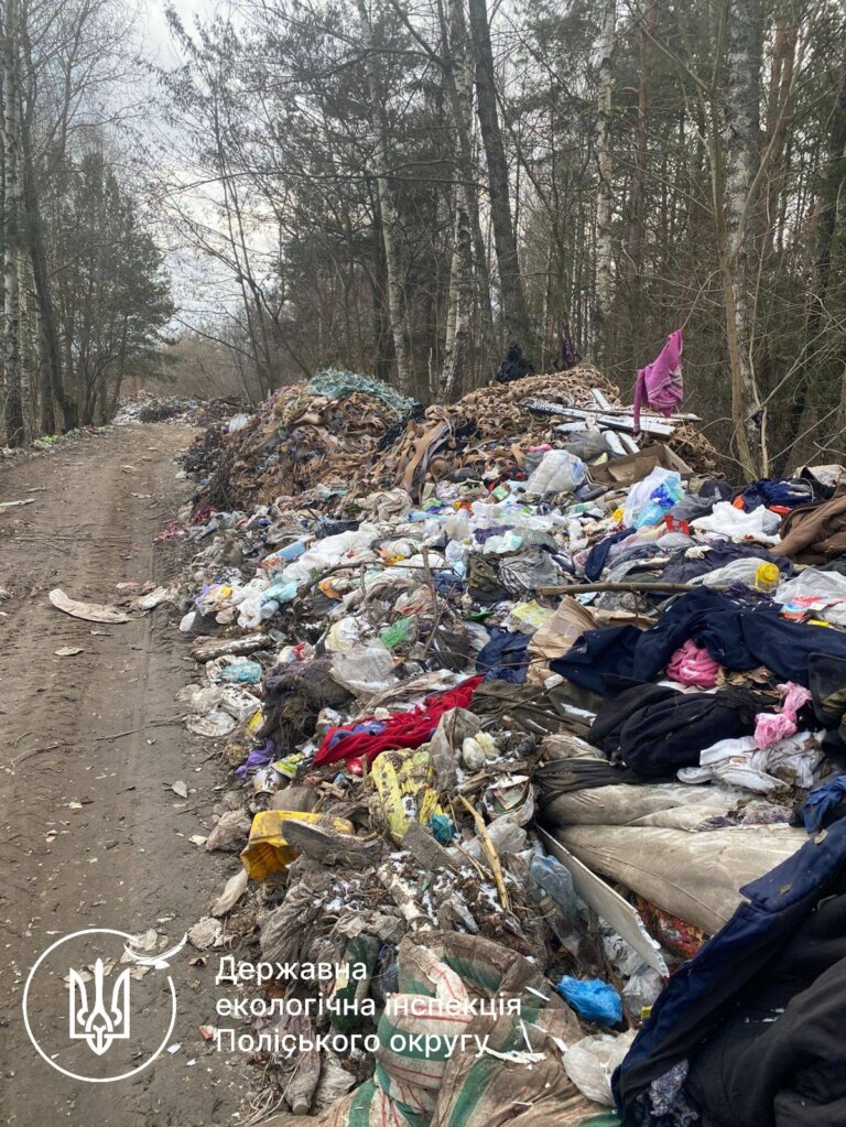 Екоінспекція підтвердила факт розміщення стихійного сміттєзвалища у Звягельському районі