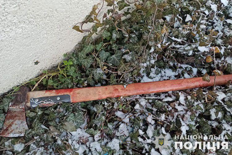 Запросив друзів на день народження і порубав їх сокирою: моторошний інцидент на Тернопільщині