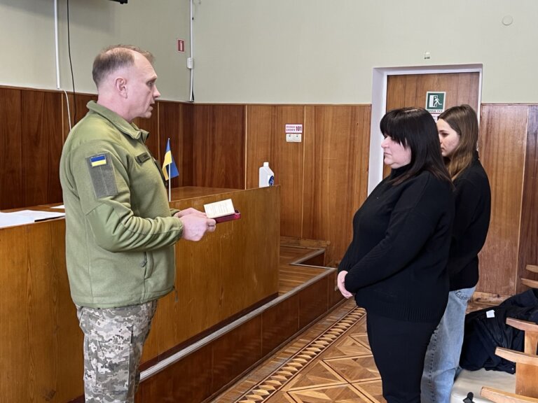 Родина Захисника громади отримала посмертну нагороду