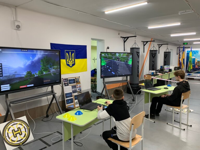 Переможці перших міських змагань з науково-технічної творчості з керування БПЛА «iCopter Racing»