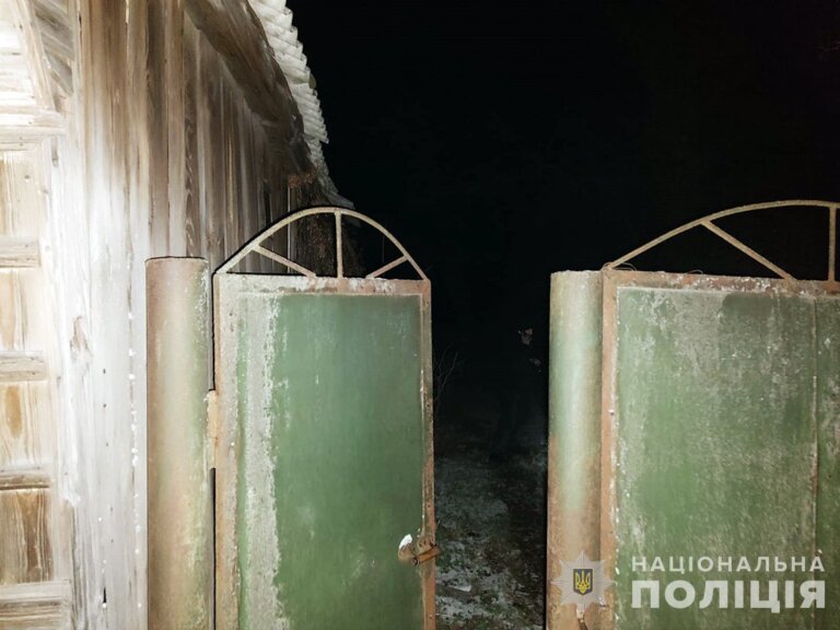 Житель громади Житомирської області вбив пенсіонера, бо той не дав йому горілки, і втік, прихопивши з собою кілька банок алкоголю