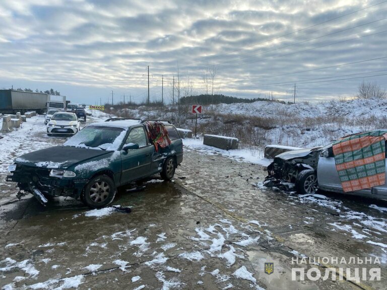 У подвійній ДТП неподалік Житомира травми отримали дві жительки Хмельниччини, віком 14 та 51 рік