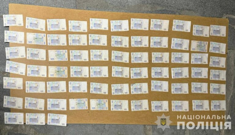 Вимагали по 35 тис грн щомісяця: на Житомирщині судитимуть депутата та його спільника за хабарництво