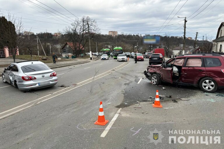 Подвійна ДТП на Чуднівській у Житомирі, троє пасажирів отримали травми