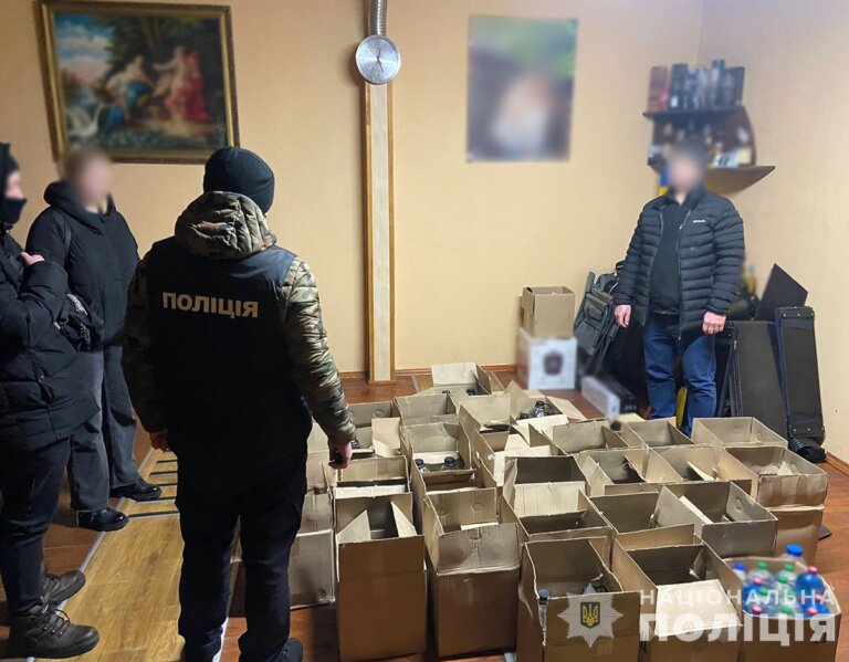 Перед судом постане 53-річний житомирянин, який організував підпільний «цех» з виготовлення «горілки» у гаражі