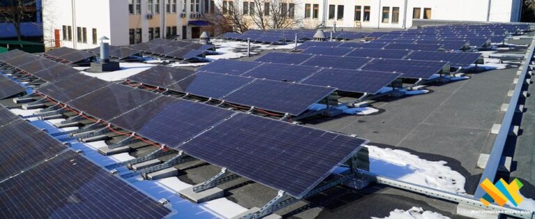 Сонячні панелі майже повністю покривають енергетичні потреби екстреної служби 103 та 112 у Житомирі навіть за похмурої погоди