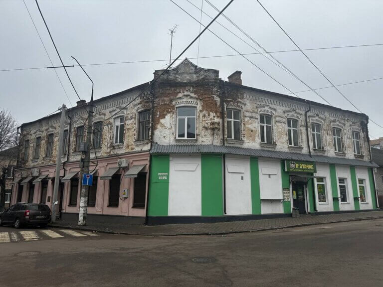 Ось як міг би виглядати скандальний фасад будинку на Театральній