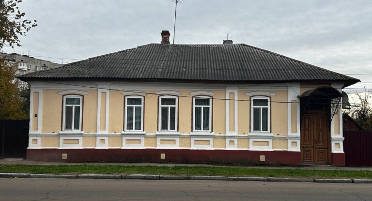Цей будинок — чудово збережений приклад типової садибної забудови міста