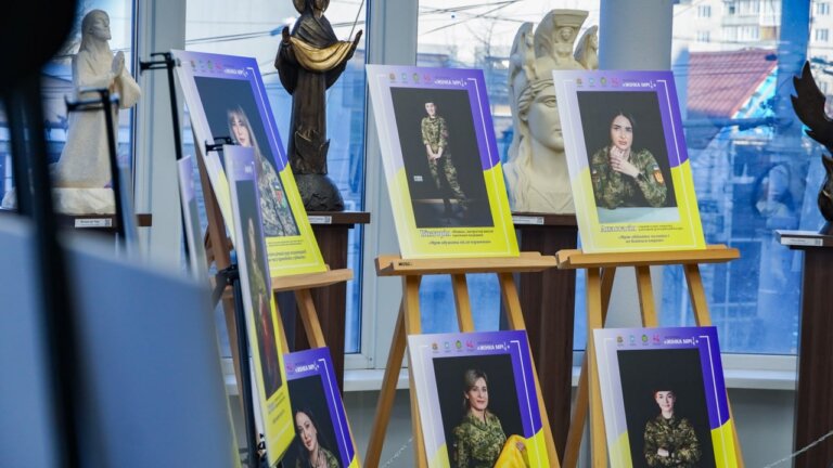 У Житомирі відбулася презентація виставки в межах фотопроєкту «Жінка мрії/є»