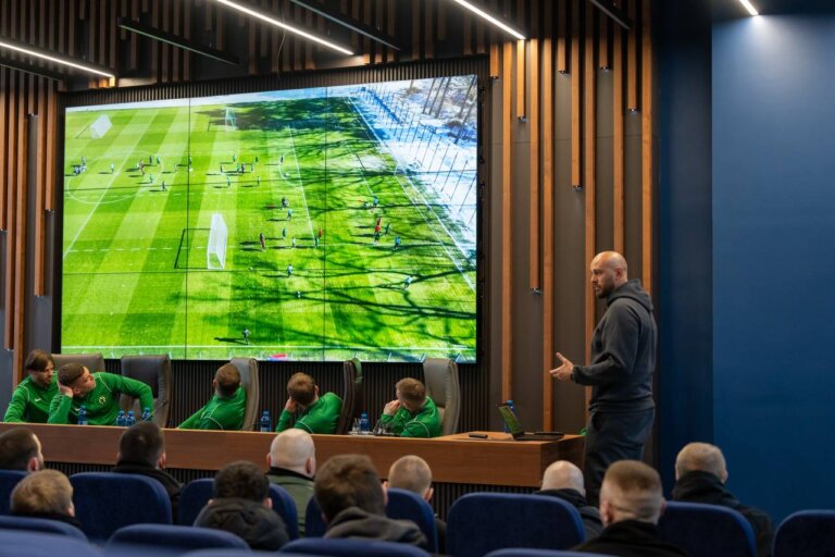 На території НТБ «Полісся» відбулася зустріч між представниками ультрас, футболістами та тренером основної команди