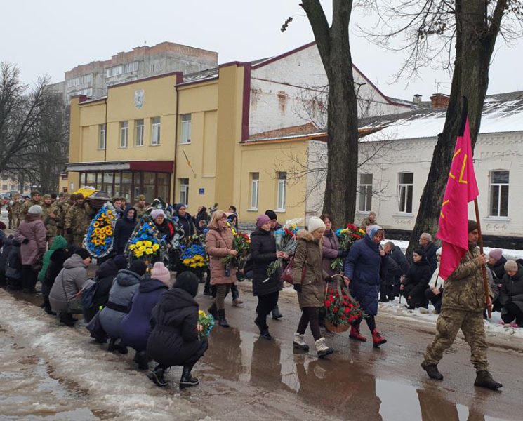 Бердичівське ТЦК вимагає у захисника, який повернувся на щиті і похований – явитись у ТЦК 19 лютого 2025 року