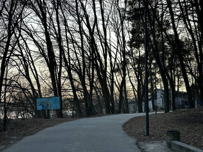 Початок набережної Гідропарку. ФОТО