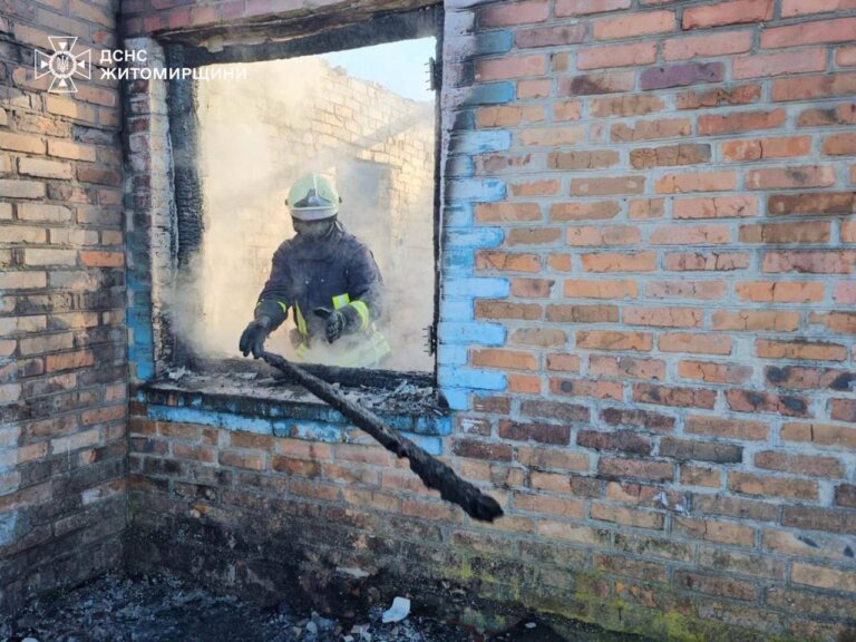 На Житомирщині сталася трагічна пожежа, що забрала життя чотирьох людей, серед яких двоє дітей