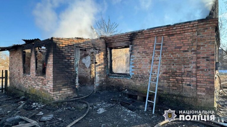 У пожежі в Березівській громаді загинули подружжя та двоє малолітніх дітей: поліцейські розпочали розслідування
