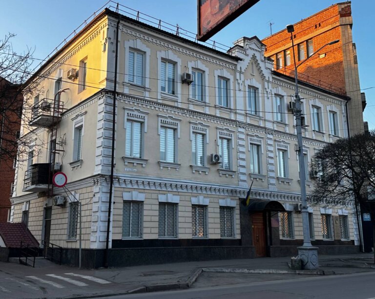 Єдина збережена будівля на Соборній площі