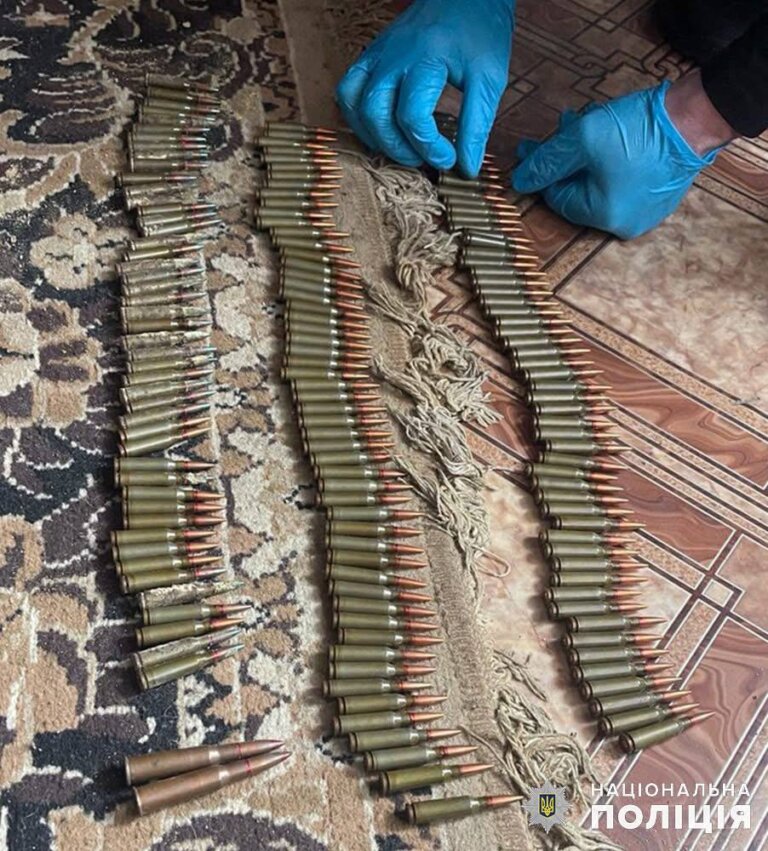 Бердичівські поліцейські виявили в будинку жителя району боєприпаси