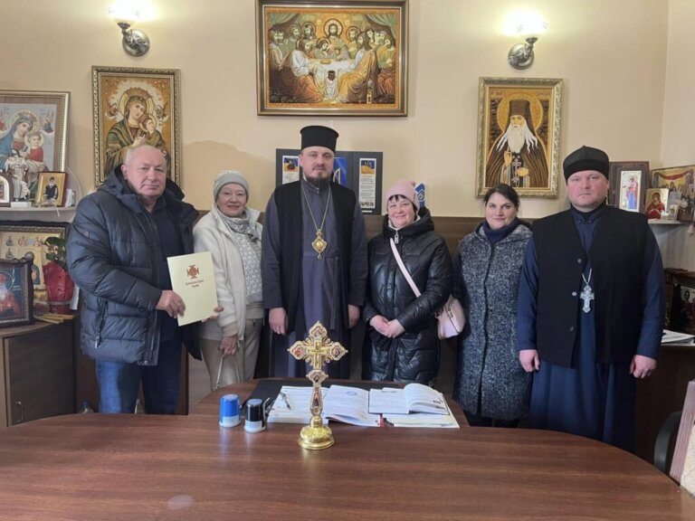 Релігійна громада села Житомирської області увійшла до УПЦ без настоятеля, який залишився на стороні російської церкви