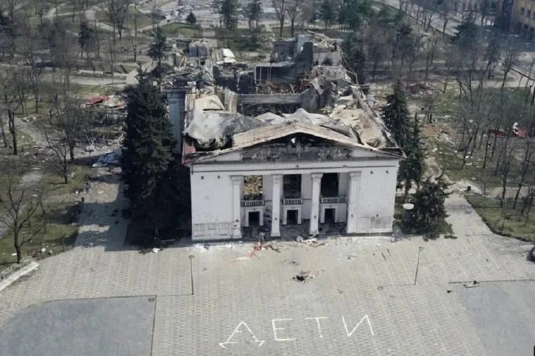 16 березня о 12:00 біля театру відбудеться акція пам’яті до роковин ракетного удару по Маріупольському драматичному театру