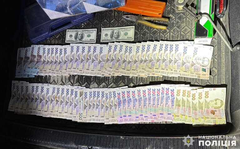На Житомирщині поліцейські закінчили розслідування схеми втечі військовозобов’язаних за кордон