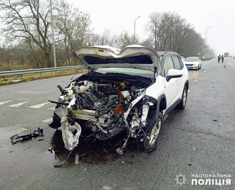 Слідчі з’ясовують обставини травмування пасажирки автомобіля в ДТП на Звягельщині
