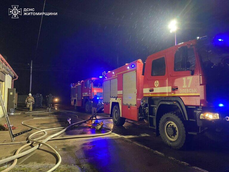 Пізно вечері в Олевську рятувальники залучалися на гасіння пожежі в будівлі магазину