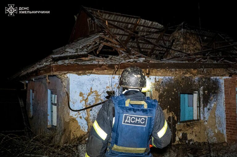 Хмельниччина: жінка отримала травми внаслідок ворожого обстрілу