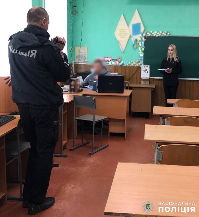 На Житомирщині поліцейські повідомили вчителю про підозру у побитті восьмикласників