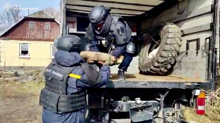 Піротехніки ДСНС області вилучили та знешкодили два артилерійських снаряди часів Другої світової війни