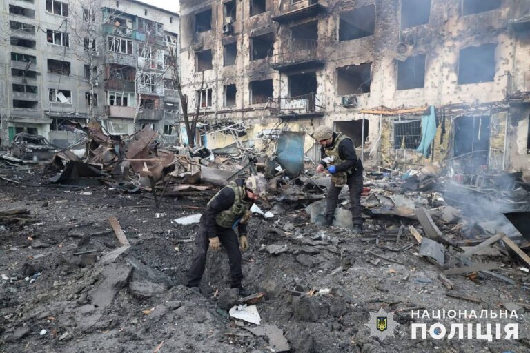Щонайменше 11 загиблих і 30 поранених внаслідок масованого обстрілу Добропілля