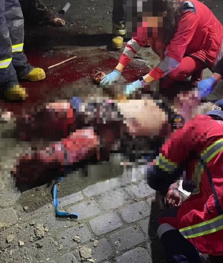 Івано-Франківськ: рятувальники залучалися до ліквідації наслідків вибуху та пожежі одразу за двома адресами