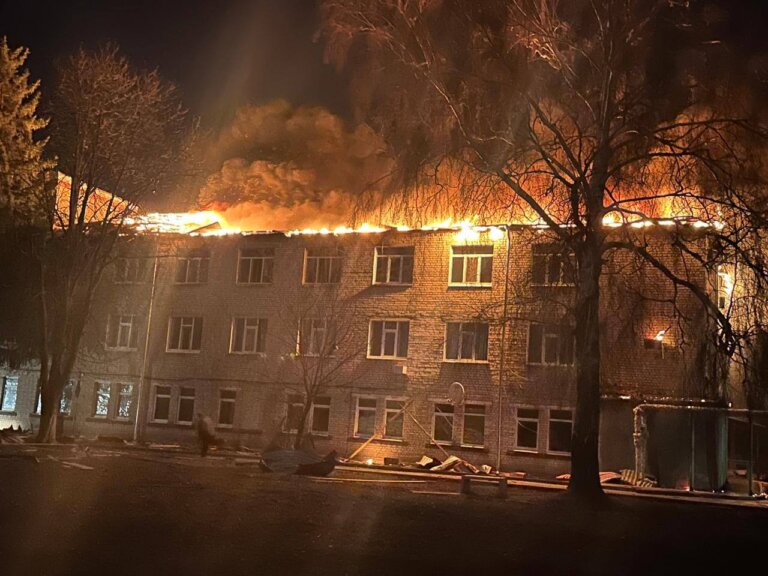 Харківщина: ворог завдав удару по лікарні, повторний – по рятувальниках