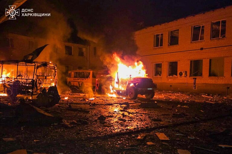 На Харківщині ворог двічі атакував рятувальників під час гасіння пожежі