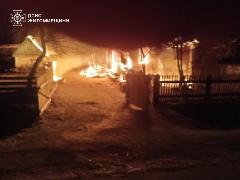 Коростенський район: на пожежі в житловому будинку виявлені тіла трьох людей